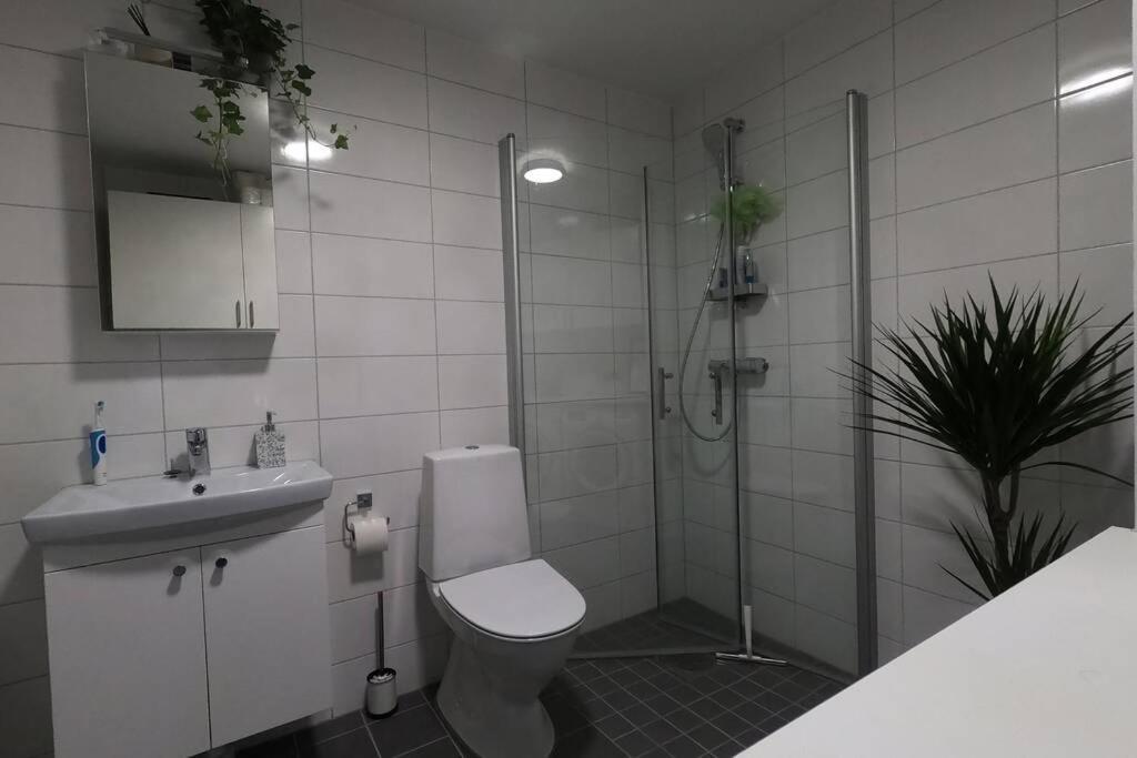 Homestay - Private Room In An Apartment Göteborg Eksteriør billede