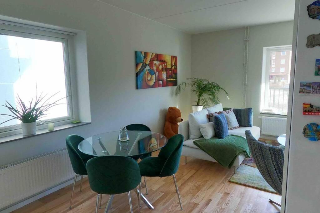 Homestay - Private Room In An Apartment Göteborg Eksteriør billede